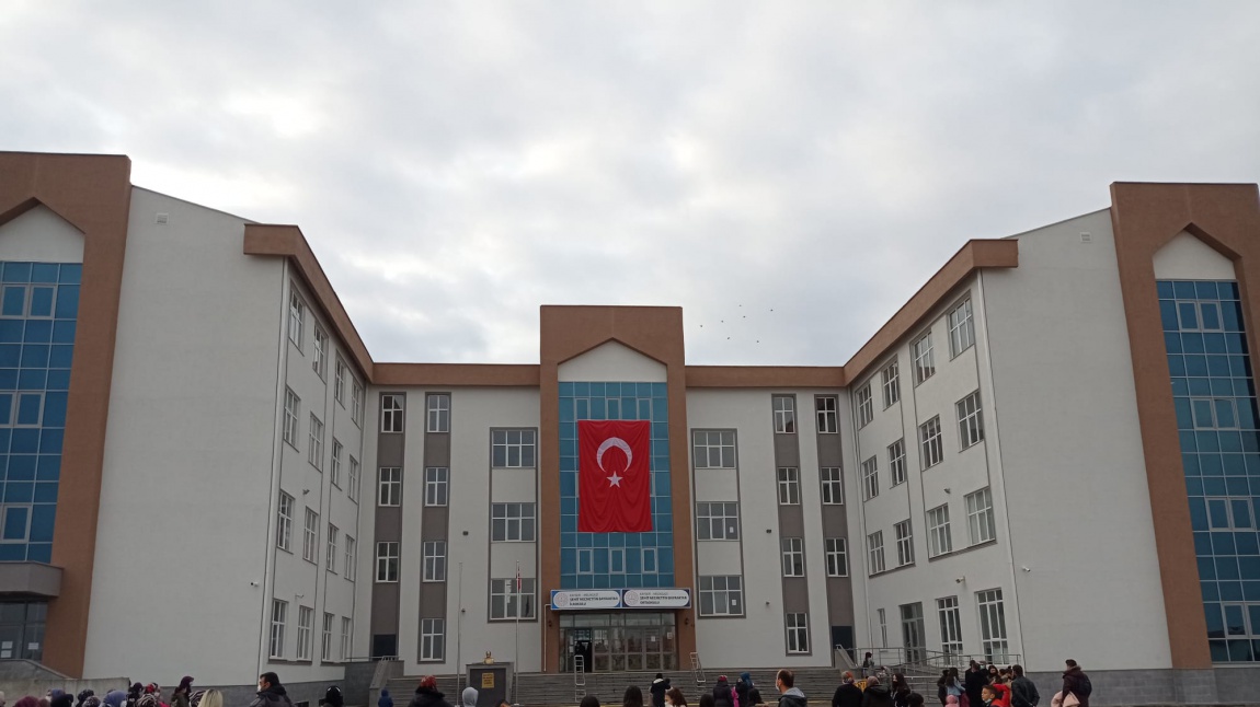 Şehit Necmettin Bayraktar Ortaokulu Fotoğrafı